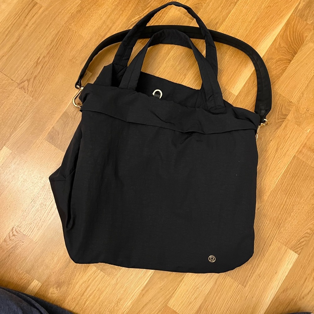 LULULEMON. tote bag. Black. Nylon. Perfect condition. - Picture 2 of 7